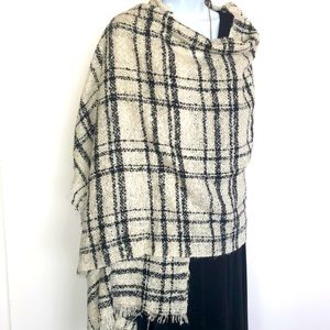 Apt 9 Long scarf Black and White 110% Acrylic 26"x76"